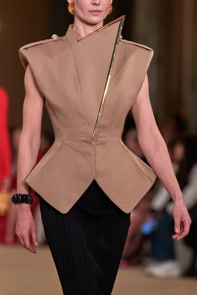 Look 63